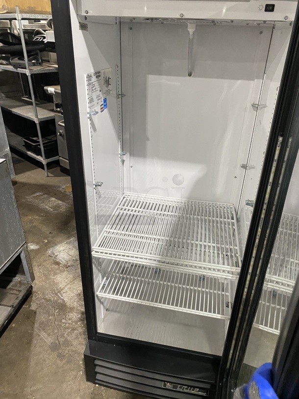 NICE! TRUE 1 Glass Door Refrigerator W/ Poly Coated Racks!  Model GDM-12-LD Serial 8674644 115V/60Hz/1 Phase - Image 5 of 8