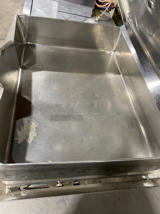 SWEET! Market Forge Commercial Electric Powered Tilted Braising Pan/Ultra Skillet! All Stainless Steel! On Legs! Model: 1000 SN: 131349 120/208V 60HZ 3 Phase - Image 5 of 8