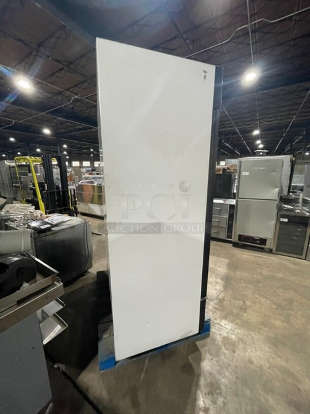 True 2 Door Glass! Reach In Cooler Merchandiser! Model GDM-49, Serial 14604955! 115V 60HZ 1 Phase! - Image 3 of 9