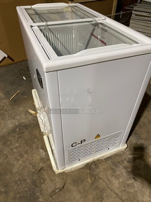 SCRATCH-N-DENT! Kelvinator Commercial Reach Down Freezer! Model: KCNF073WS SN: 95111795 115V - Image 3 of 10