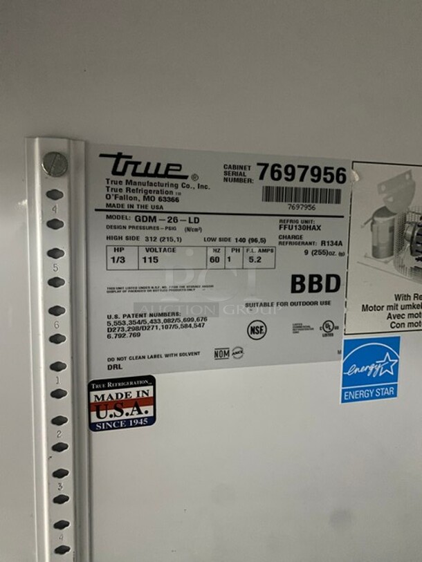 True Commercial Single Door Reach In Refrigerator Merchandiser! With View Through Door! Model: GDM26 SN:7697956 115V 1PH - Image 7 of 9