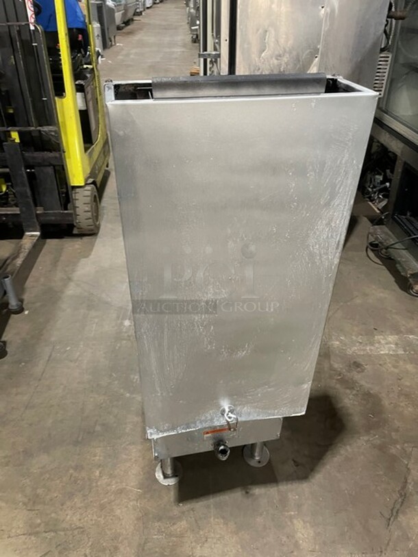 Pitco Commercial Natural Gas Powered Deep Fat Fryer! With Backsplash! All Stainless Steel! With 2 NEW Frying Baskets! On Legs! SN:G10CD009838! - Image 3 of 7