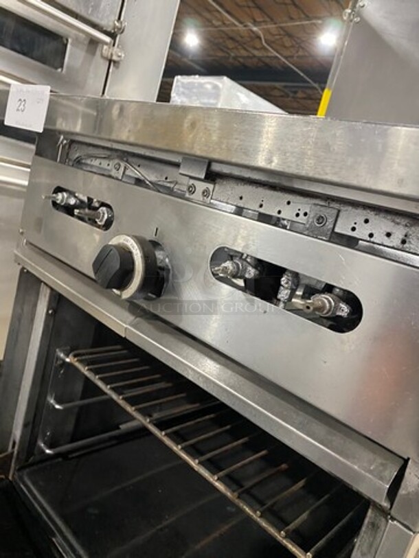 Sunfire Commercial Natural Gas Powered 4 Burner Stove! With Raised Back Splash! With Oven Underneath! All Stainless Steel! On Casters! - Image 8 of 9