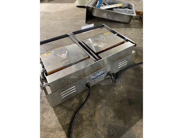 Winco Commercial Countertop Double Panini Press! All Stainless Steel! Model ESG2 Serial ESG02010000019! 120V! - Image 3 of 8