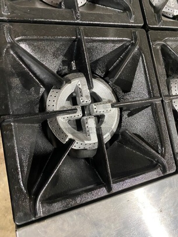 FAB! CPG Commercial Natural Gas Powered 6 Burner Stove With Right Side Flat Griddle And Cheese Melter Combo! Griddle Has Side Splashes! With Raised Back Splash And Salamander Shelf! With 2 Oven Underneath! Metal Oven Racks! All Stainless Steel! On Casters! SN: 01210402 - Image 6 of 12