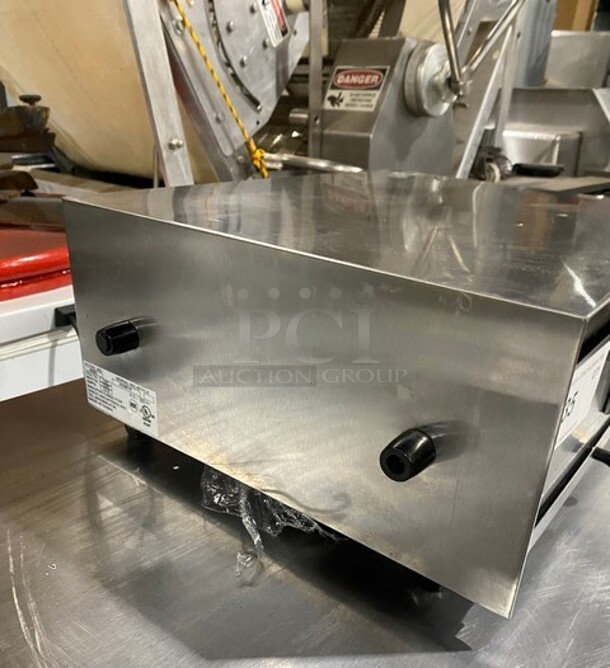 Wisco Commercial Countertop Electric Powered Pizza! MODEL 425C SN: J029618 120V  - Image 2 of 8