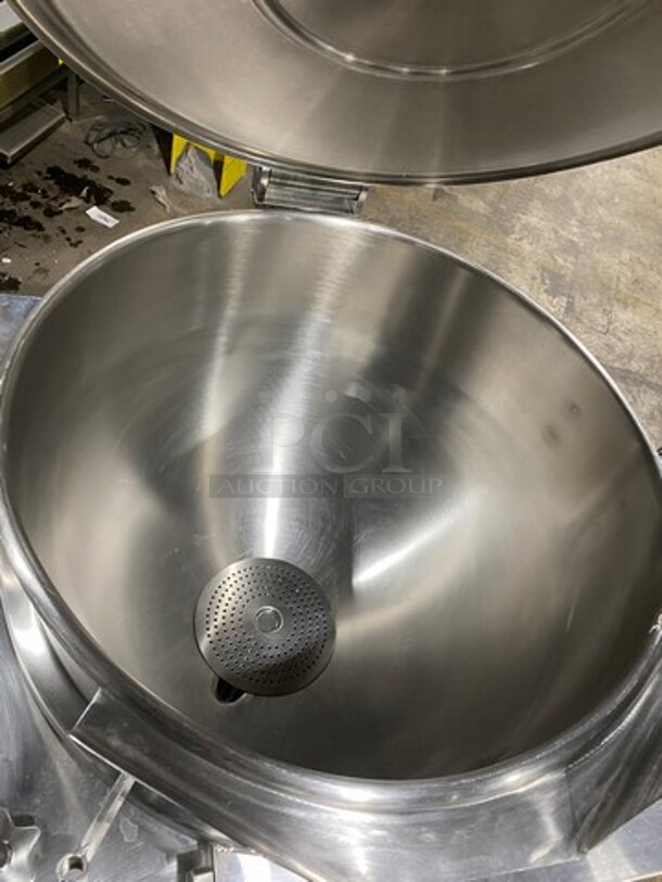 Nice!  Vulcan Direct Steam Tilting 40 Gallon Kettle. Model# VDMT40. 120 Volt. 36X33X42 - Image 5 of 9