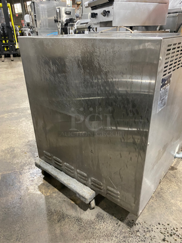 Bakers Pride Commercial Countertop Electric Powered Pizza Oven! All Stainless Steel! Model: P44 SN: 63063 208V - Image 4 of 10