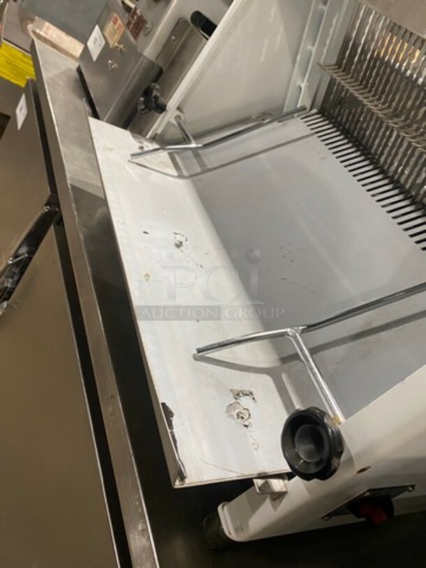 LATE MODEL! 2019 Two Thousand Commercial Countertop Bread Loaf Slicer! Model: TTD7B 110V 60HZ 1 Phase - Image 7 of 10