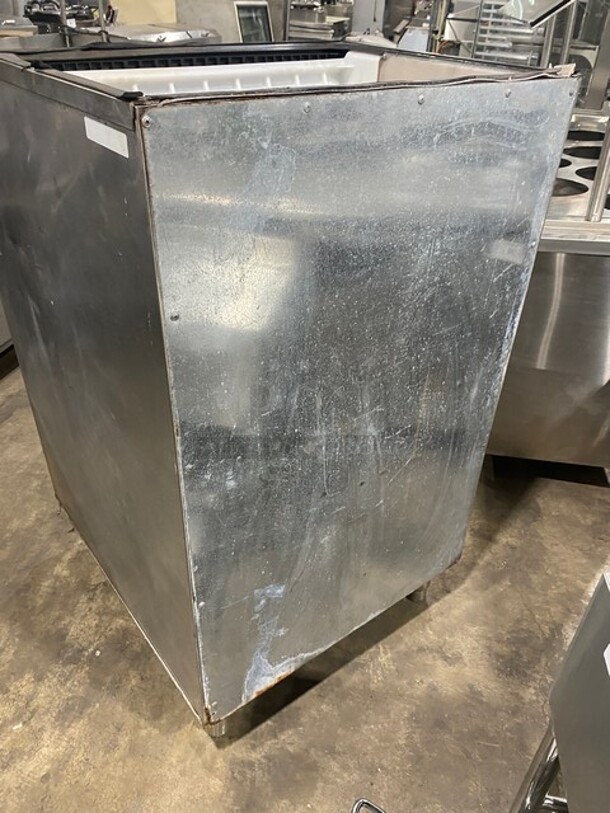 Commercial 500 LB Capacity Ice Bin!  All Stainless Steel! On Legs! - Image 4 of 7
