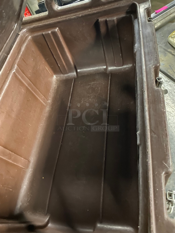 Cambro Insulated Food Pan Carrier! With Side Handles! With Lid! - Image 4 of 4