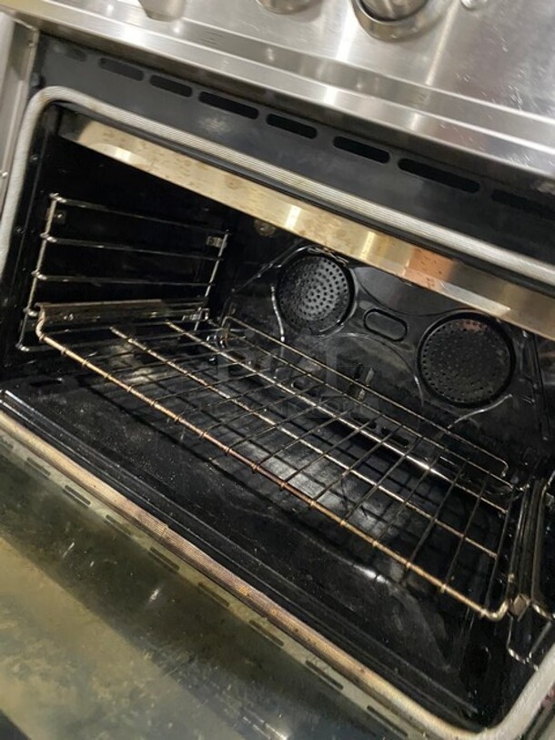 Nice! ZLINE Gas Powered 4 Burner Stove! With Oven Underneath! Stainless Steel! On Legs! MODEL: RG30 SN:20082976013!
 - Image 7 of 9