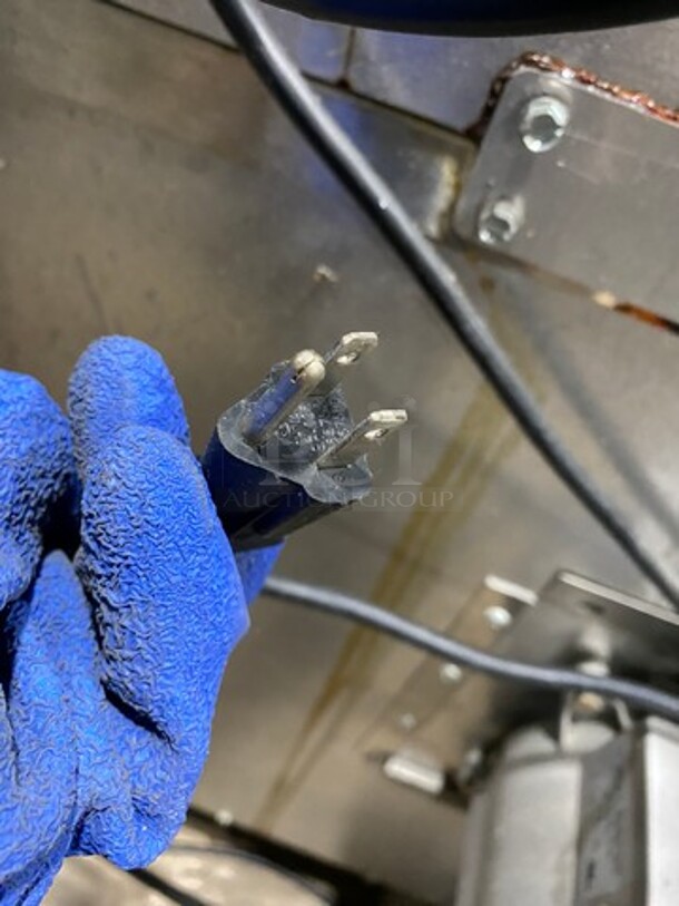 Southbend Commercial Natural Gas Powered Double Deck Convection Oven! With View Through Doors! Metal Oven Racks! All Stainless Steel! On Legs! SL Series! 2x Your Bid Makes One Unit! - Image 11 of 11