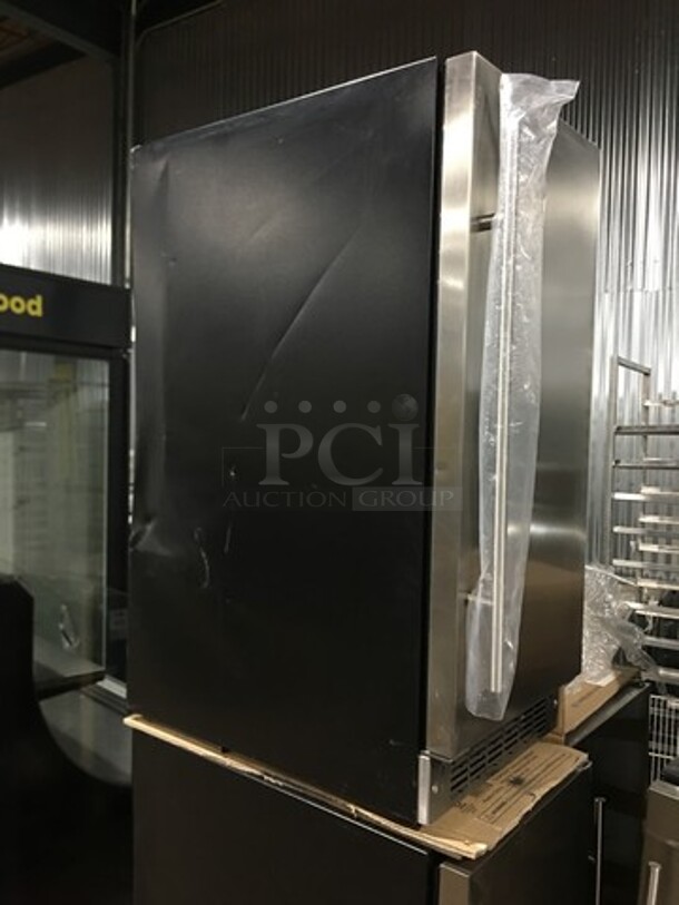 NEW! OUT OF THE BOX! SCRATCH-N-DENT! Danby Undercounter Ice Maker! 32LB Ice Capacity! Model: DIM32D1BSSPR - Image 2 of 11