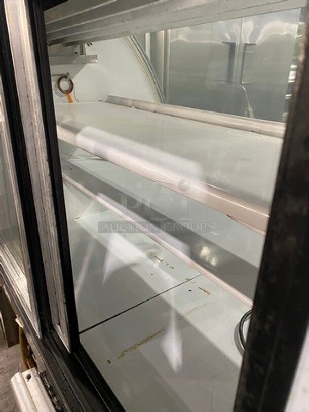 Leader Commercial Refrigerated Bakery Display Case Merchandiser! With Curved Front Glass! With Rear Access Doors! Stainless Steel Body! Model: RHDL48 SN: PT10M1682D 115V 60HZ 1 Phase - Image 5 of 8