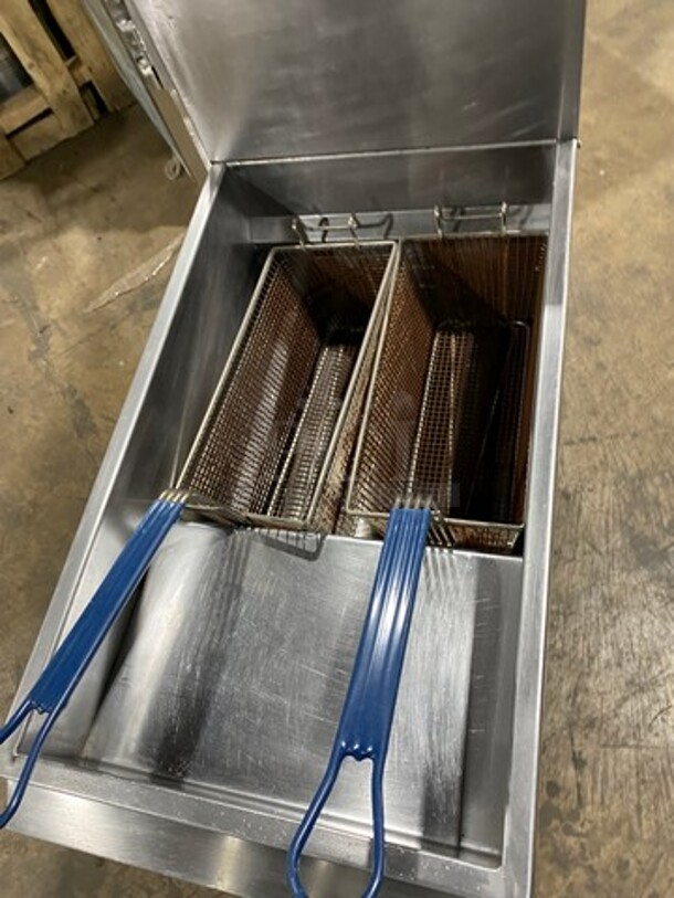 Asber Commercial Natural Gas Powered Deep Fat Fryer! With Metal Frying Baskets! With Backsplash! All Stainless Steel! On Casters! - Image 5 of 8