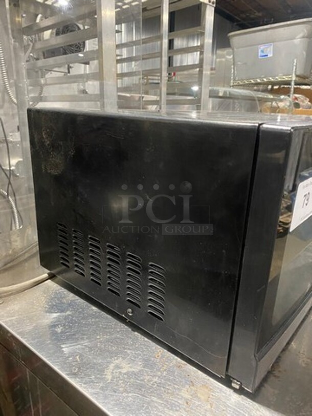 Oaster Couter Top Microwave Oven! Model OGB61303G! 120V 1Phase! - Image 2 of 8