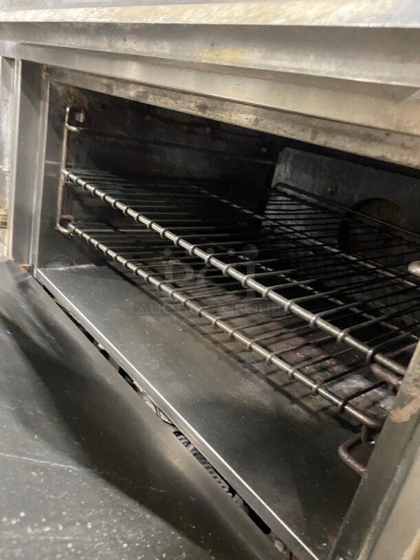 Jade Range Stainless Steel Commercial Natural Gas Powered Flat Top Griddle w/ Convection Oven and Back Splash! On Commercial Casters! - Image 6 of 9