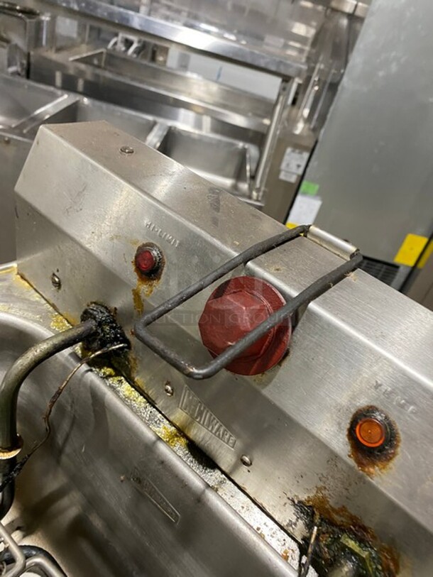 Cecilware Countertop Electric Powered Deep Fat Fryer! With Backsplash! All Stainless Steel! With Frying Baskets! - Image 6 of 7