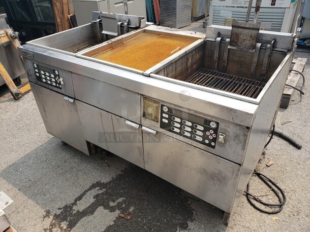 Hobart 2 Compartment Electric Fryer!

60 Hz
208 V
3 PH
24.3 Kw - Image 1 of 8