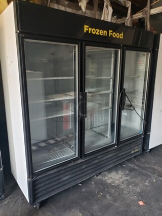 True GDM-72F-HC~TSL01 Three Section Display Freezer w/ Swing Doors! Great Working Condition!

Serial Number: 8874154
Color: Black
*No Casters