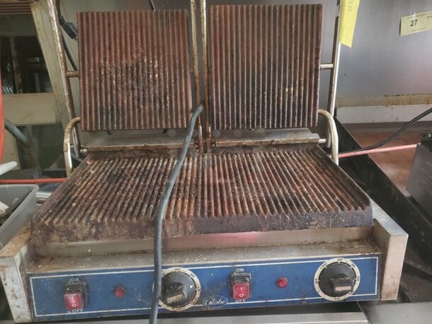 Globe Double Commercial Panini Press w/ Cast Iron Grooved Plates - Image 3 of 4