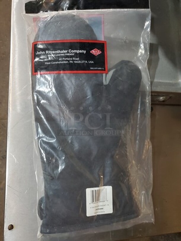 RITZ Chef's Line 16" Blk Premium Oven Mitt - Image 2 of 3