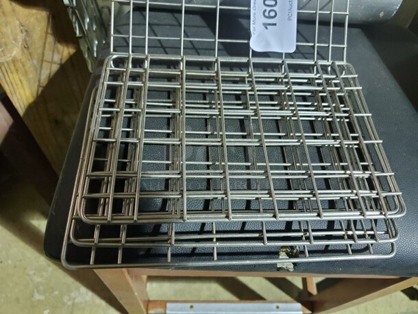 Lot of 5 Cooling Racks - Image 1 of 4