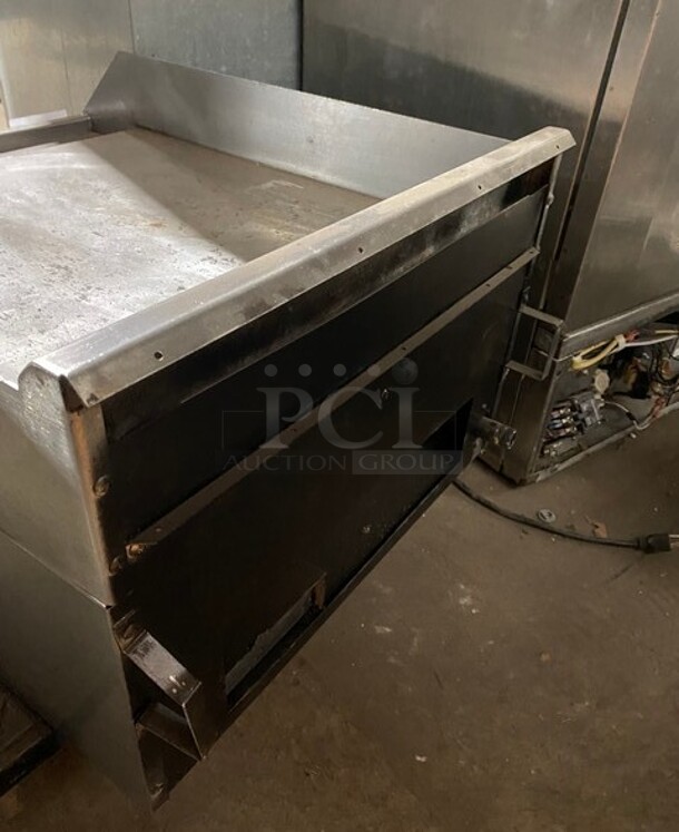 Commercial Countertop Natural Gas Powered Flat Top Griddle! With Back And Side Splashes! All Stainless Steel! - Image 5 of 7