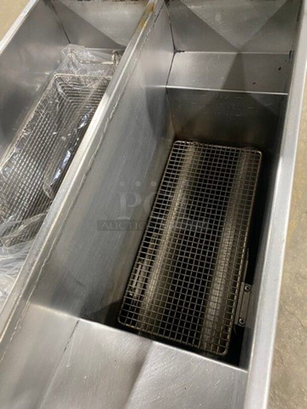Pitco Commercial Gas Powered Split Bay Deep Fat Fryer! With 2 Small Frying Baskets! All Stainless Steel! On Legs! - Image 6 of 9