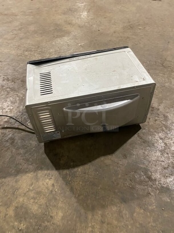 Hamilton Beach Countertop Toaster Oven! With View Through Door! Model: 31134 120V - Image 3 of 8