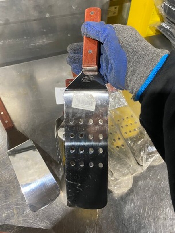 NEW! Table Craft Metal Some Perforated Griddle Spatula! With Wooden Handle! 8x Your Bid! - Image 4 of 5