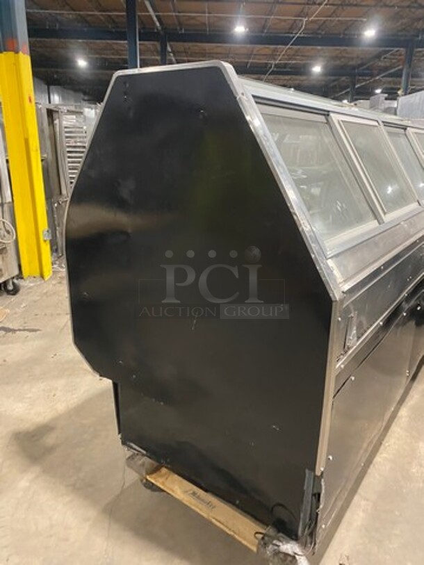 Hussmann Commercial Refrigerated Deli/Bakery Display Case Merchandiser! With Curved Front Glass! With Rear Access Doors! Remote Compressor/No Compressor! Stainless Steel Body! - Image 4 of 7