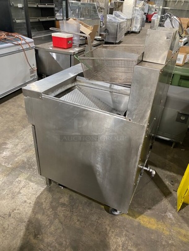 Frymaster Commercial Natural Gas Powered Deep Fat Fryer With Side Dumping Station! With Metal Frying Baskets! With Back Splash! All Stainless Steel! On Casters! Model: FM145ESC SN: 0204GH0013 - Image 4 of 12