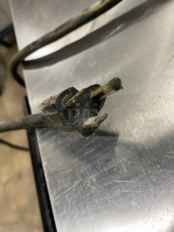 Bunn-O-Matic Commercial Countertop Coffee Maker! With 3 Coffee Pot Warmers! All Stainless Steel! Model: S SN: 63221 120V 60HZ 1 Phase - Image 9 of 9