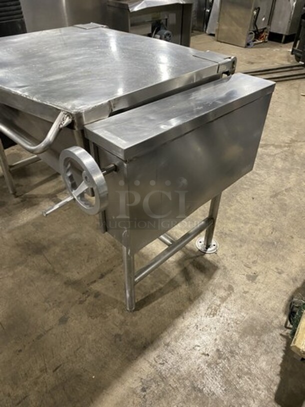 Vulcan Hart Commercial Electric Powered Tilt Skillet/Braising Pan! All Stainless Steel! On Legs! - Image 2 of 8