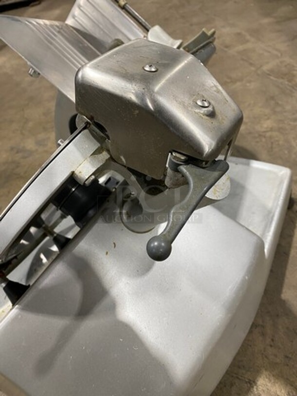 Hobart Commercial Countertop Deli/Meat Slicer! All Stainless Steel! Model: 2812 SN: 561188032 120V 60HZ 1 Phase - Image 7 of 11