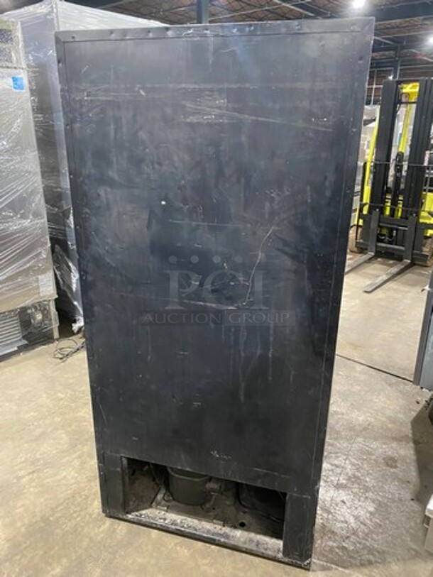 Vendo Commercial Drink Vending Machine! With Bill And Coin Acceptor! With Keys! - Image 4 of 12