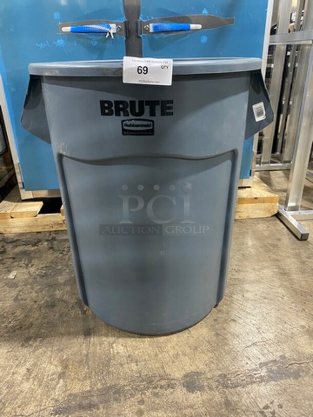 NEW! Rubbermaid Grey Poly Trash Can!
