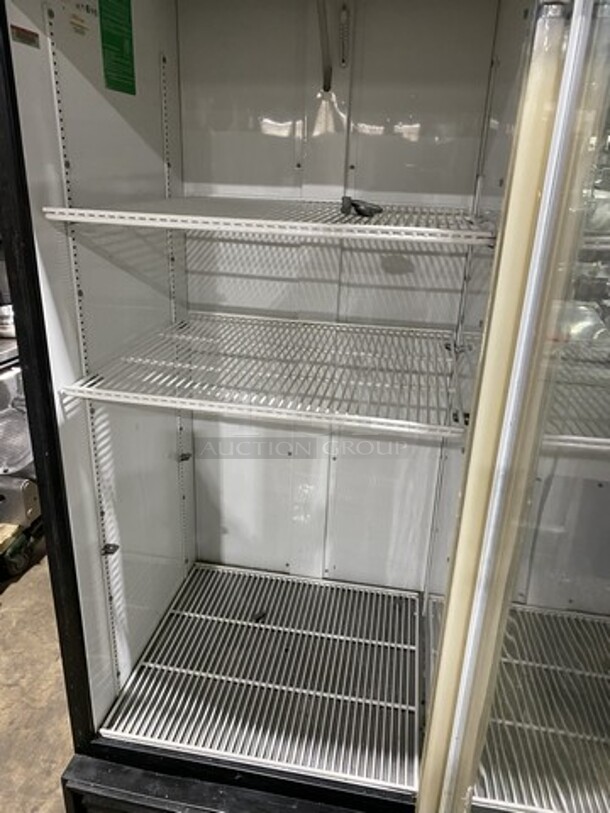 True Commercial Single Door Reach In Refrigerator Merchandiser! With View Through Door! With Poly Coated Racks! Model: GDM26 SN: 13168480 115V 60HZ 1 Phase - Image 5 of 8
