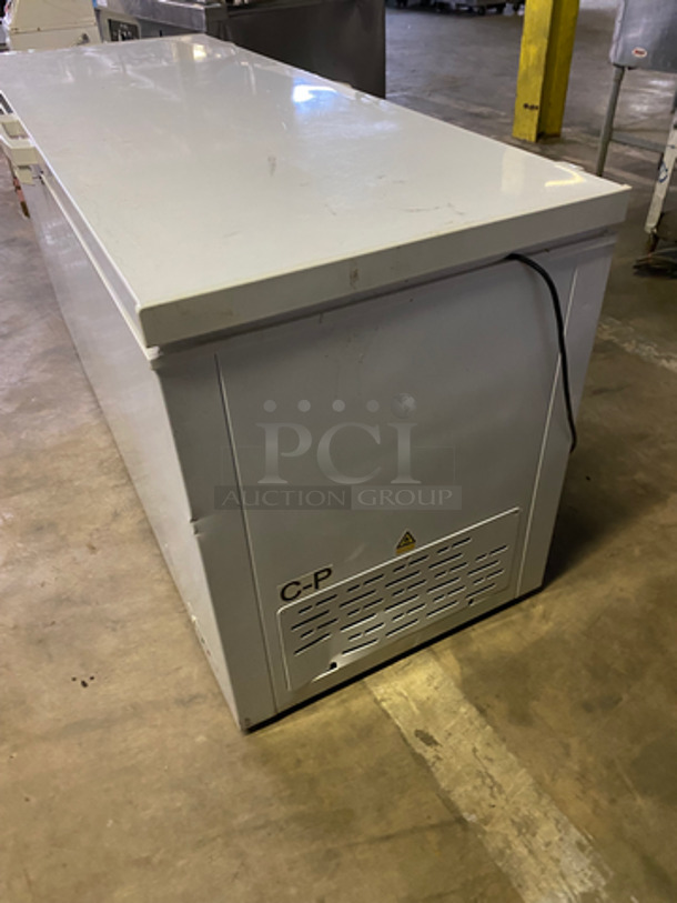 Galaxy Reach In Chest Freezer! With Hinged Lid! 115V 60HZ 1 Phase - Image 2 of 8