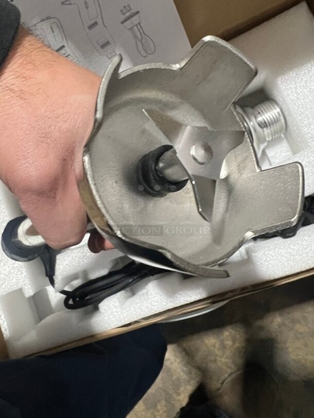 BRAND NEW IN THE BOX! USR 16" Immersion Hand Held  Blender! MODEL IB500LV 110V!  - Image 5 of 5