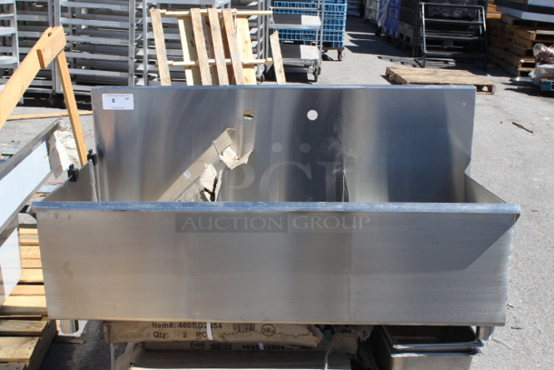 BRAND NEW SCRATCH & DENT! Regency 600S31621SB STAINLESS STEEL 16" x 21" x 13" Three-Compartment Utility Sink for (1) 8" Center Faucet. Includes Legs & Drains. Unit is dented on right side.  - Image 3 of 7