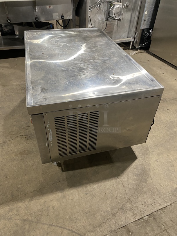 All Stainless Steel Commercial 2 Drawer Refrigerated Chef Base Cooler! On Casters!   115V 1Phase!  - Image 3 of 8