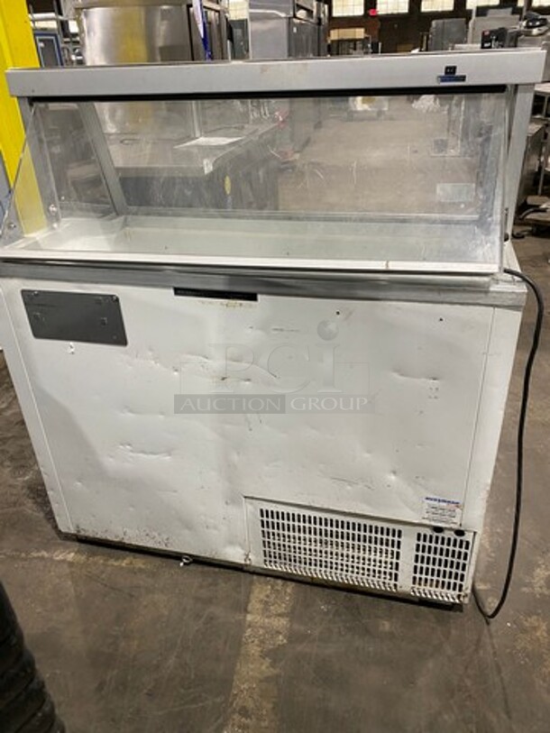 Hussmann Commercial 8 Flavor Ice Cream Dipping Display Merchandiser! Model: DCSG8 SN: 08E01955410 115V 60HZ 1 Phase - Image 3 of 7