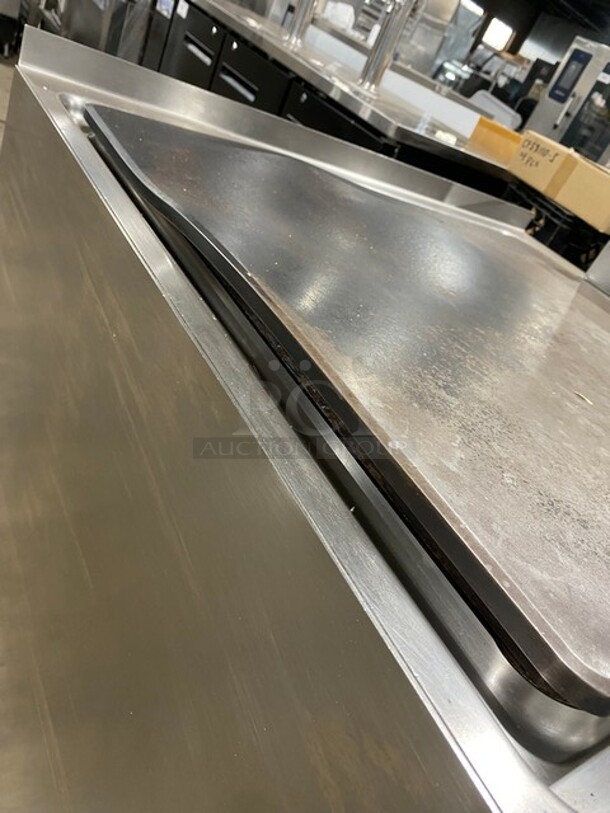 Electrolux Natural Gas Powered All Stainless Steel Plancha Flat Grill! ERMA Edition! Built On Stainless Steel Stand! On Legs! - Image 6 of 9