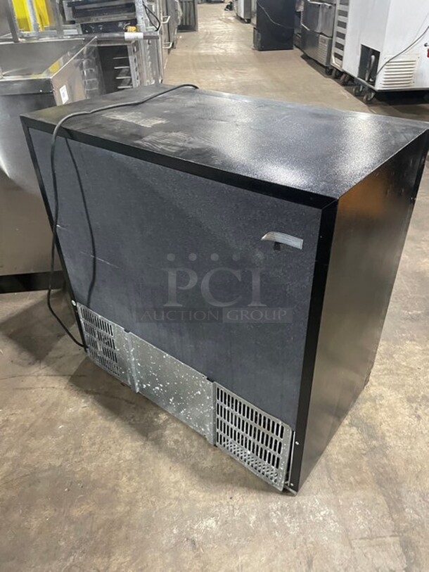 Commercial 2 Sliding Door Bar Back Cooler Merchandiser! With Sliding Doors! With Racks! 115V 1 Phase! - Image 4 of 7