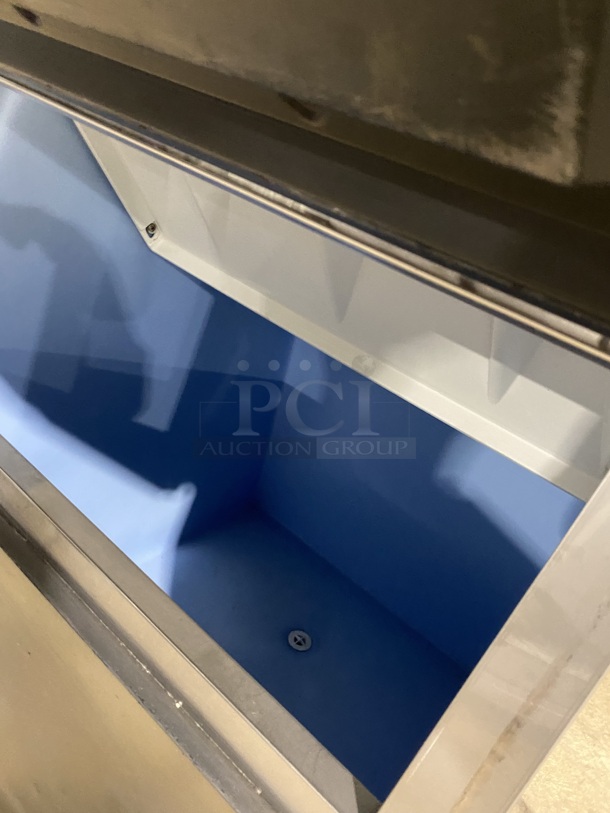Nice! Kold Draft Commercial Ice Making Machine On All Stainless Steel Bin! On Legs! Model: G1564AC 208/230V 1 Phase!  - Image 6 of 7