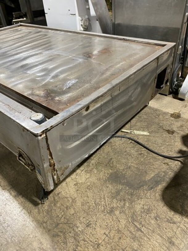 Wells Commercial Countertop Drop In Flat Top Griddle! All Stainless Steel! Model: G24 SN: UAA1154 - Image 3 of 8