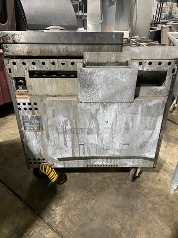 Vulcan Commercial Natural Gas Powered 2 Burner Stove With Flat Top Griddle! Griddle Has Back And Side Splashes! With Oven Underneath! All Stainless Steel! On Casters! Model: 36S2B24GN SN: 481883161 - Image 3 of 12